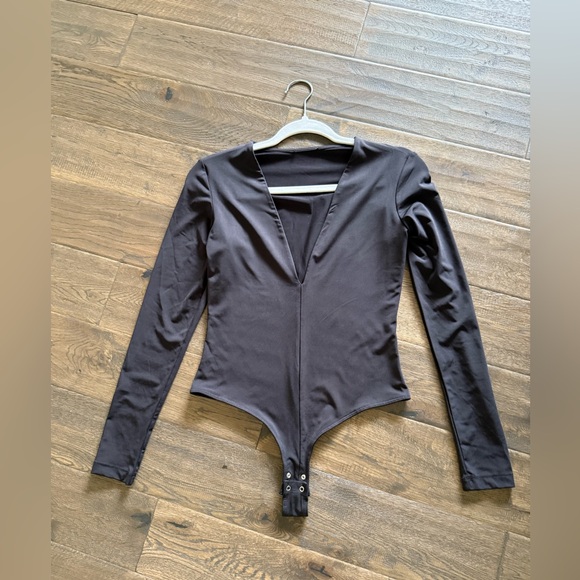 Elegant black v neck Long Sleeve Bodysuit - Picture 3 of 3